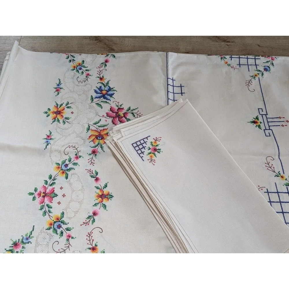 Handmade Vintage Peti Point Tablecloth + 12 napkins Never Used, 72 x‎ 108 inches